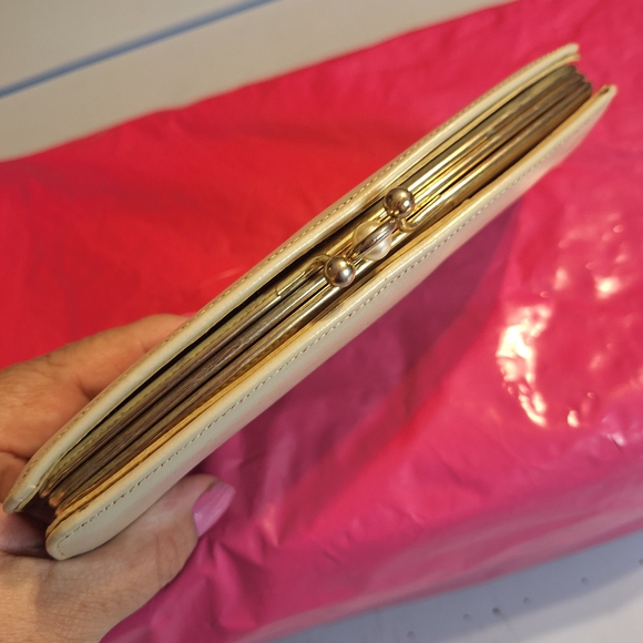 Vintage Baronet Cream Kisslock Wallet - Picture 3 of 10
